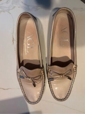 AGL Shell Beige Patent Leather Tie Bow Moccasin Driving Flats Made In Italy.